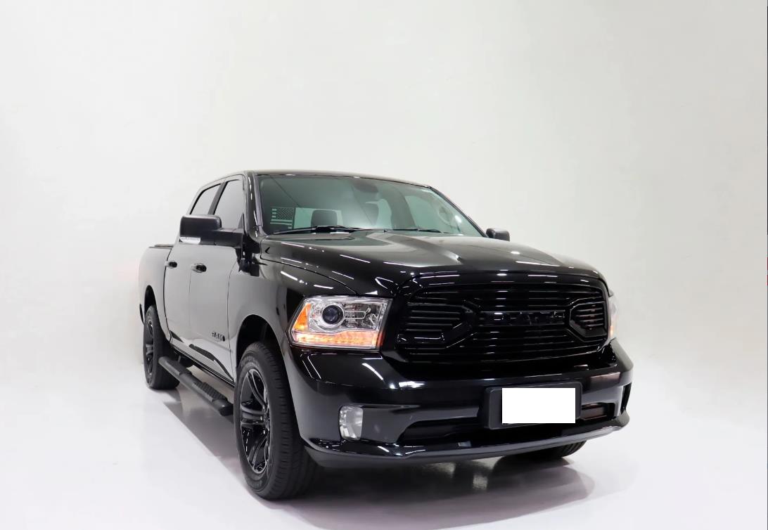 RAM CLASSIC 5.7 V8 GASOLINA LARAMIE NIGHT EDITION CD 4X4 AUTOMÁTICO 2023